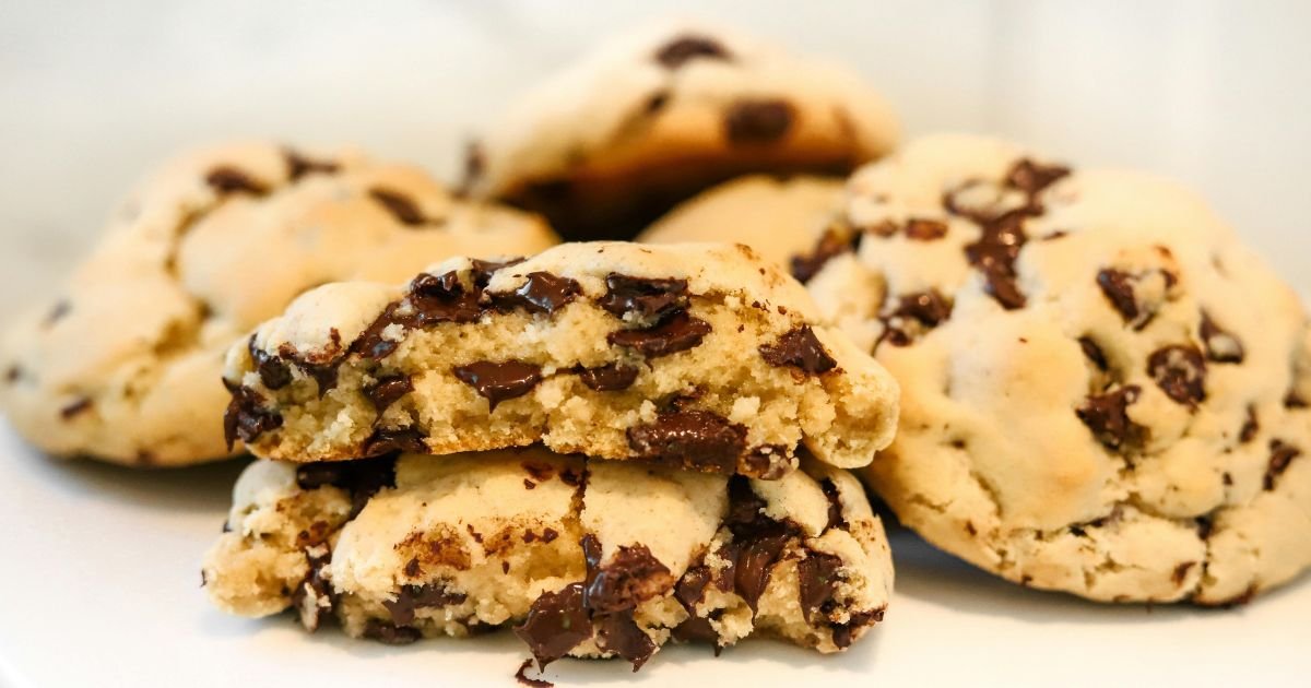 Chocolate chip cookie recipe showing freshly baked cookies with golden edges and gooey chocolate chips, highlighting 7 secrets for perfect cookies.